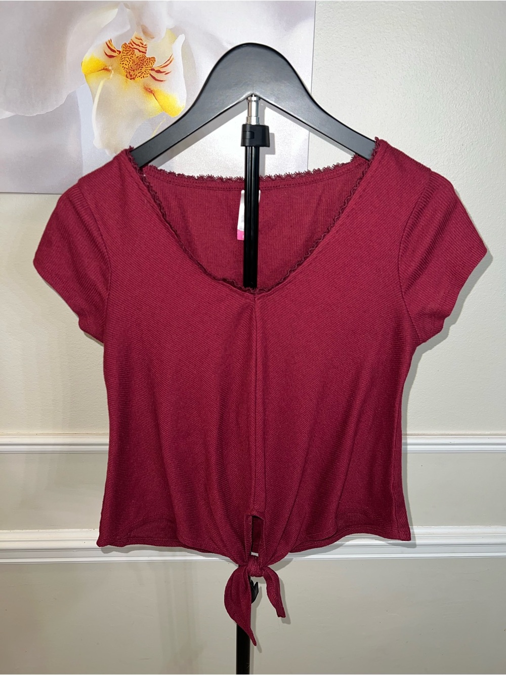 Juniors Burgundy Lace V-Neck Short Sleeve W/Tie On Front Crop Top! Size M (7-9).